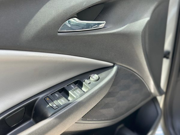 CHEVROLET ONIX PREMIER 1.0T AT - Imagen 12