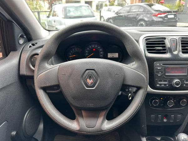 RENAULT SANDERO AUTENTIC 1.6 GNC 2017 - Imagen 13