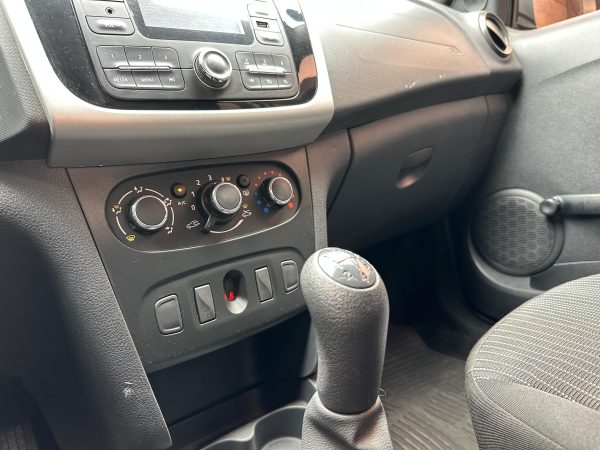 RENAULT SANDERO AUTENTIC 1.6 GNC 2017 - Imagen 12