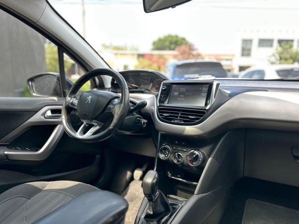 PEUGEOT 208 ALLURE NAV 1.6 MT 2017 - Imagen 15