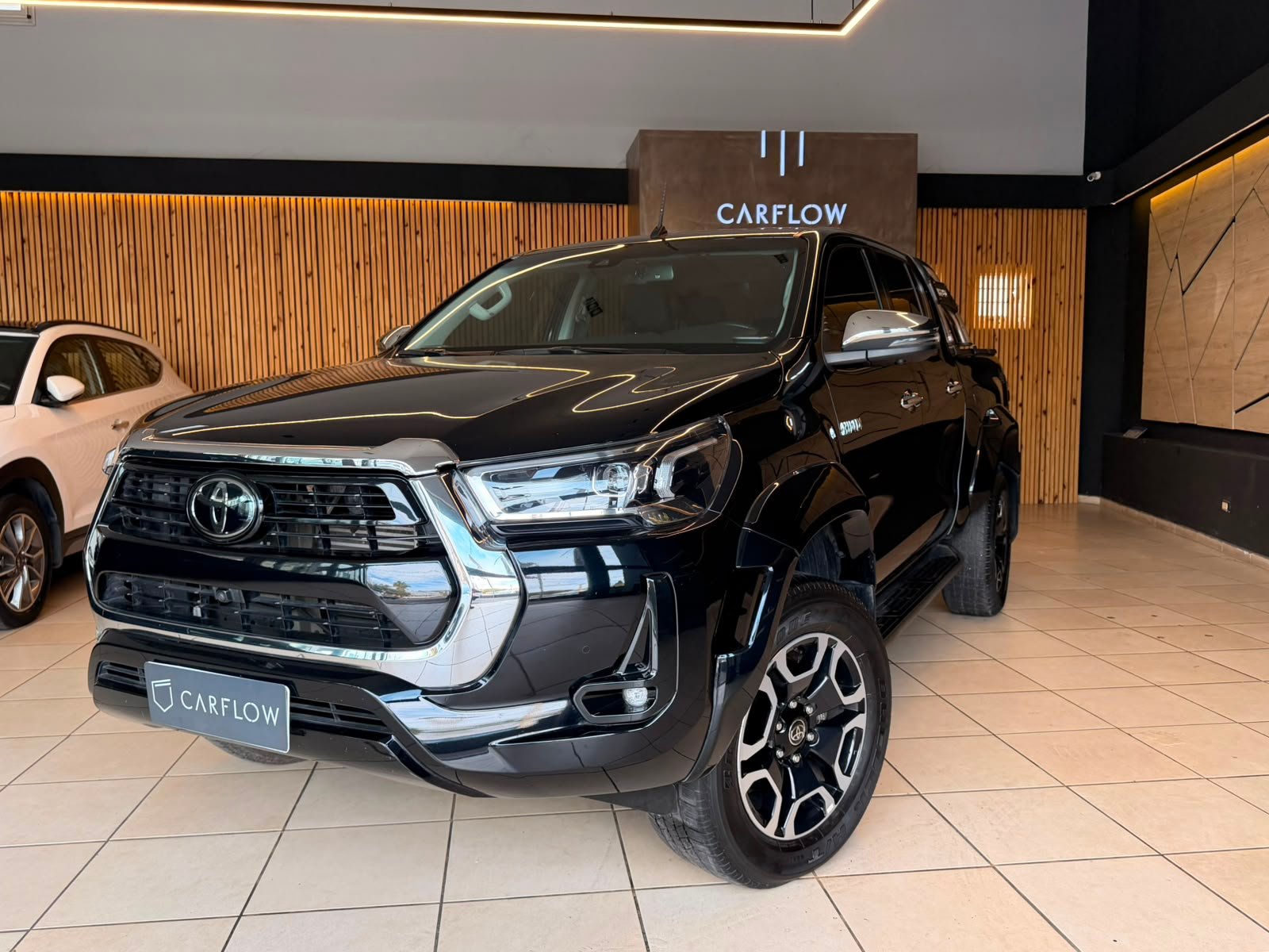 TOYOTA HILUX SRX 4X4 AT 2024 - Imagen 3