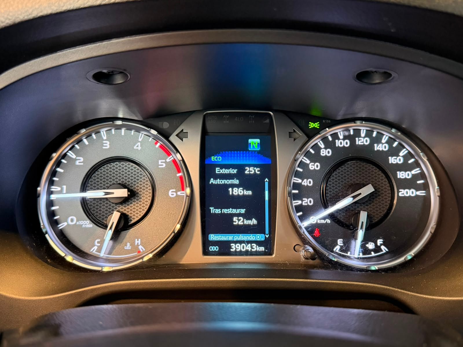 TOYOTA HILUX SRX 4X4 AT 2024 - Imagen 6