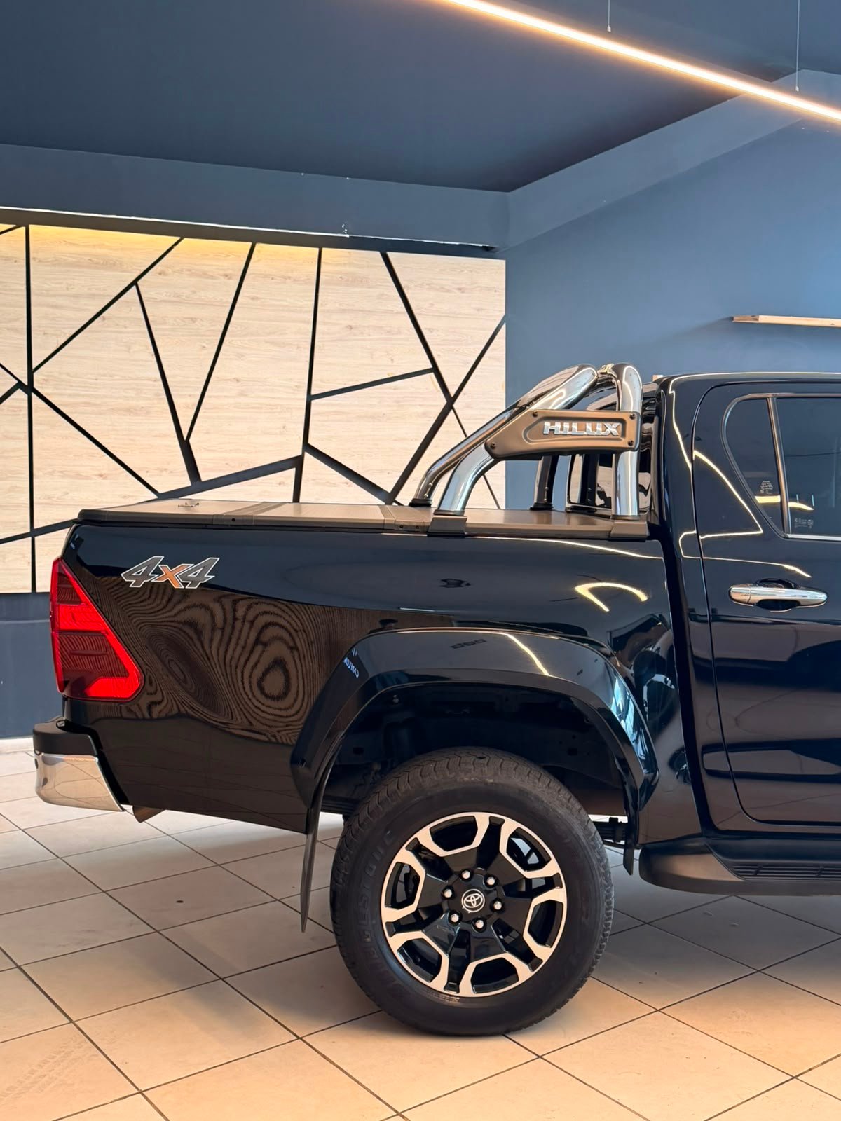 TOYOTA HILUX SRX 4X4 AT 2024 - Imagen 7