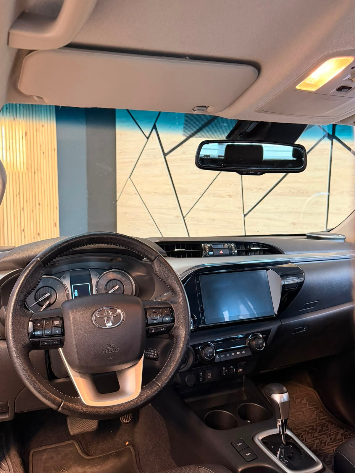 TOYOTA HILUX SRX 4X4 AT 2024 - Imagen 8