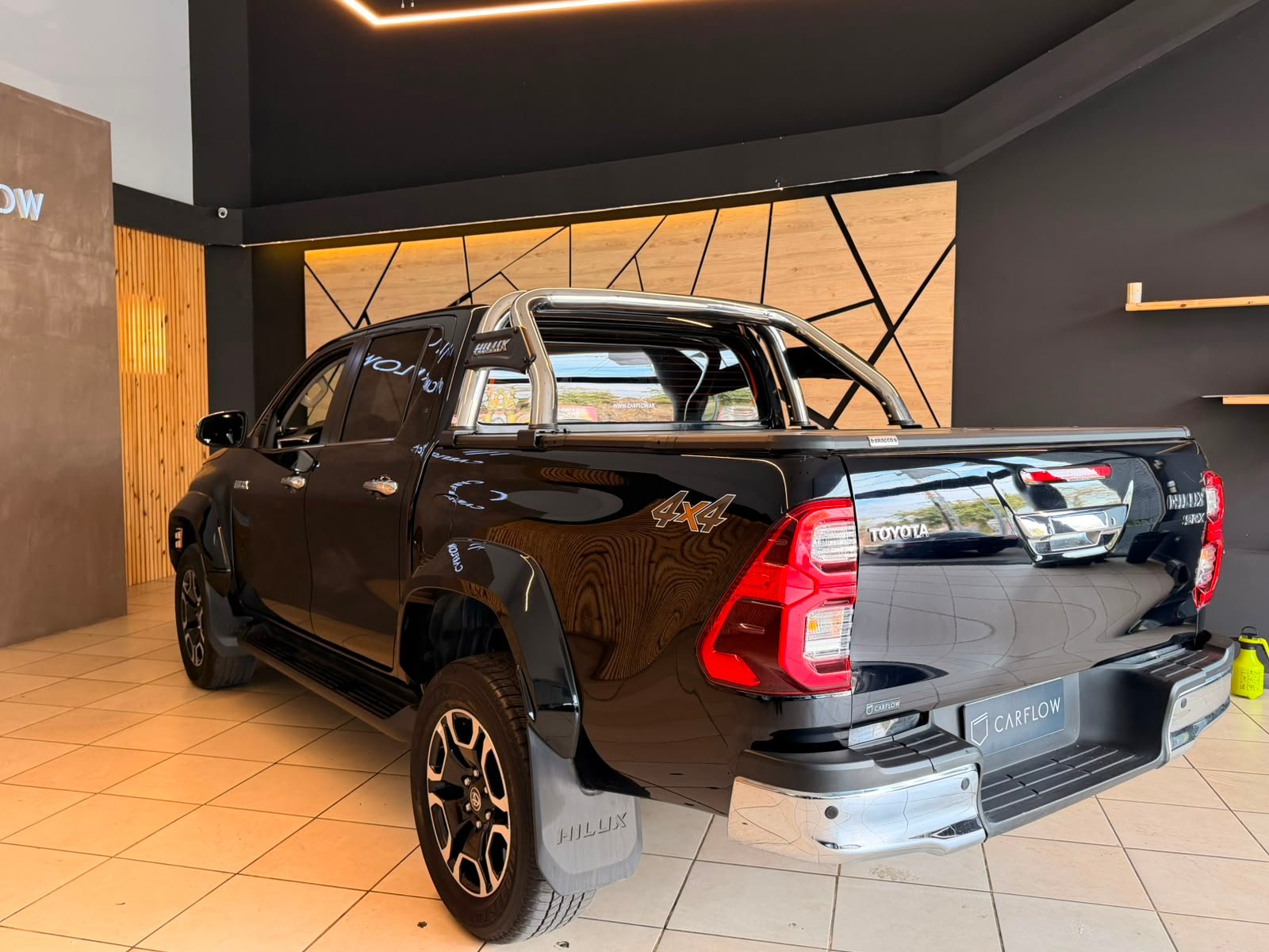 TOYOTA HILUX SRX 4X4 AT 2024 - Imagen 10