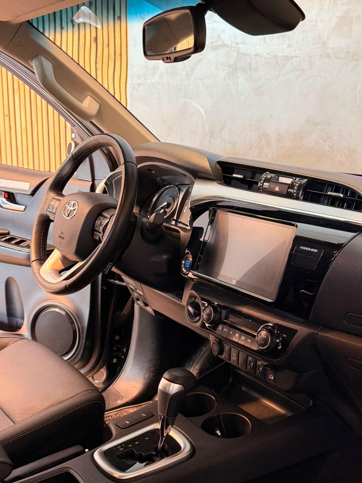 TOYOTA HILUX SRX 4X4 AT 2024 - Imagen 11